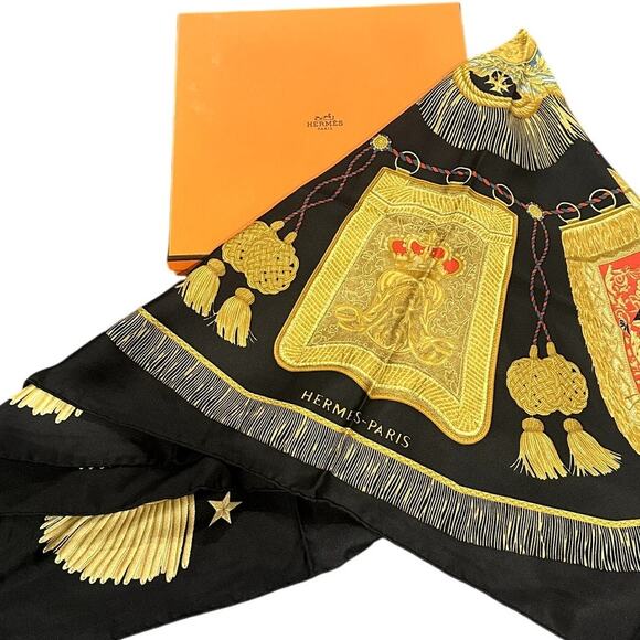 HERMES Carre 90 "Poste et Cavalerie" Silk 100% Silk Scarf with Box - Very Good - Picture 1 of 6